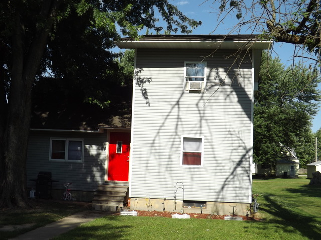 924 Grant Ave, Dixon, IL 61021 photo 1