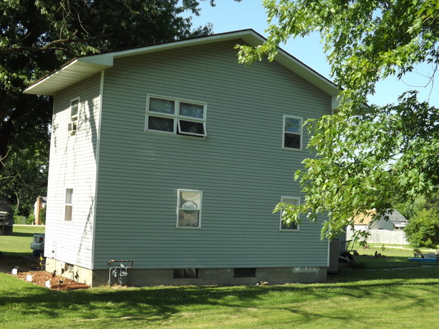 924 Grant Ave, Dixon, IL 61021 photo 2