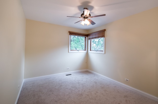 690 Randi Ln, Hoffman Estates, IL 60169 photo 17