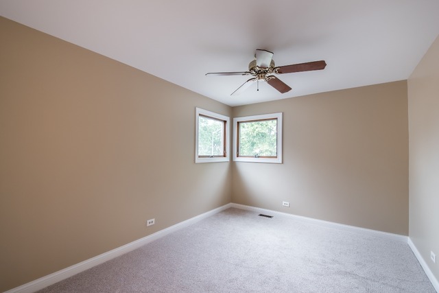 690 Randi Ln, Hoffman Estates, IL 60169 photo 14