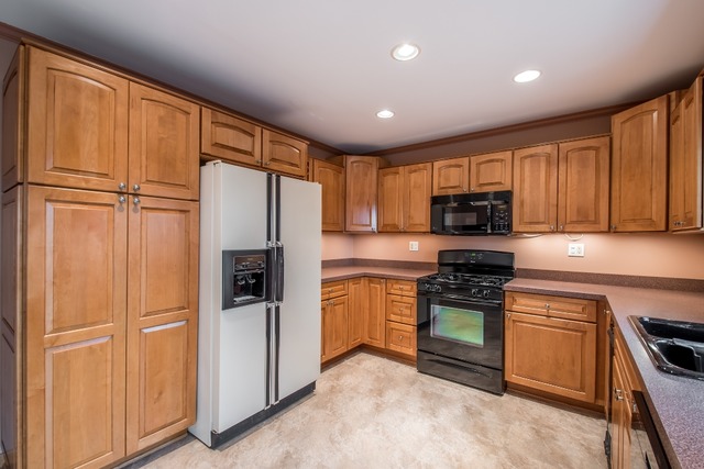 690 Randi Ln, Hoffman Estates, IL 60169 photo 9
