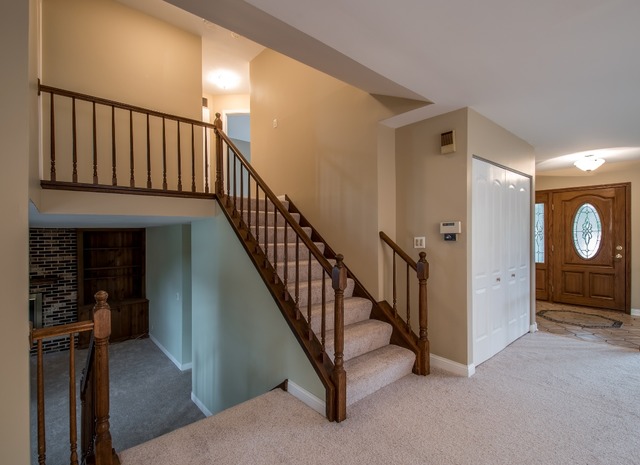 690 Randi Ln, Hoffman Estates, IL 60169 photo 12