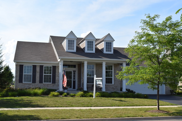 268 Monument Rd, Elgin, IL 60124 photo 1