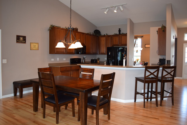 268 Monument Rd, Elgin, IL 60124 photo 5