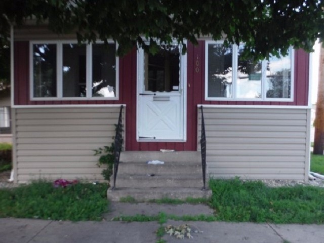 100 Deleon St, Ottawa, IL 61350 photo 2