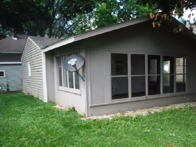 100 Deleon St, Ottawa, IL 61350 photo 3