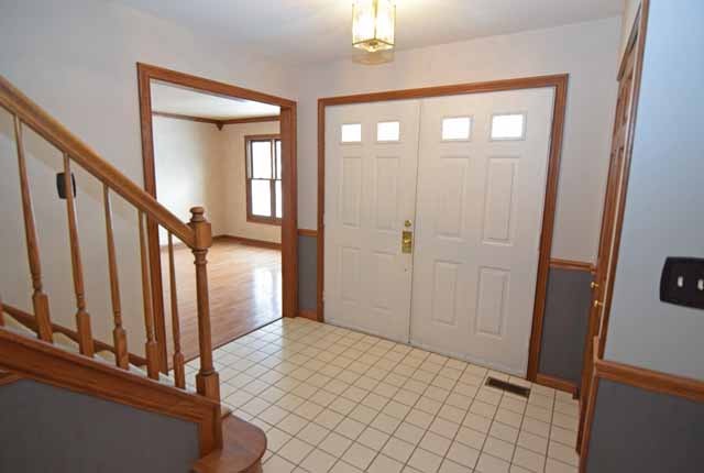 730 Roaring Brook Ln, Algonquin, IL 60102 photo 2