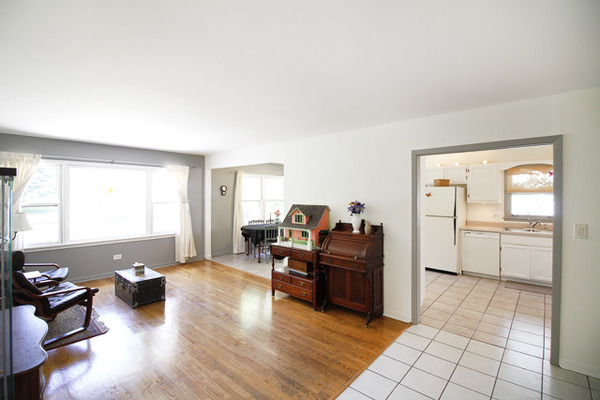 1102 Elm St, Wheaton, IL 60189 photo 3