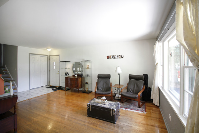 1102 Elm St, Wheaton, IL 60189 photo 2