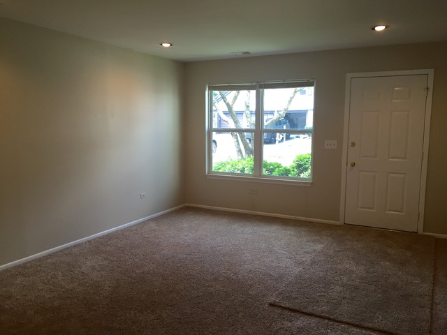 95 Pine Cir, Cary, IL 60013 photo 2