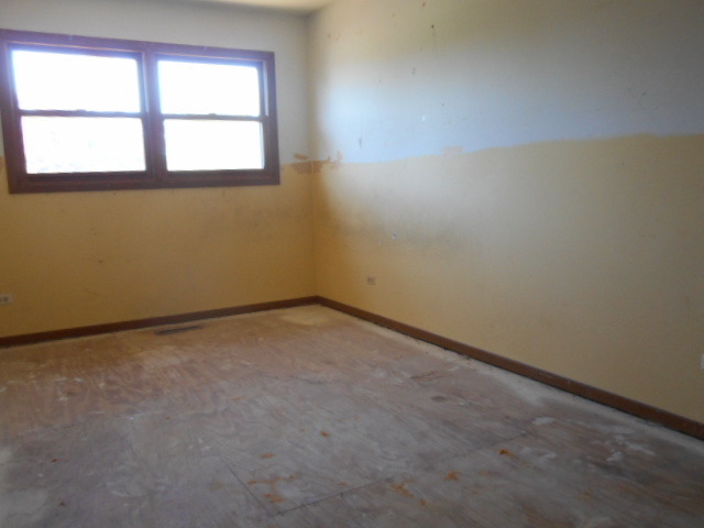 4035 Gregory Dr, Zion, IL 60099 photo 6