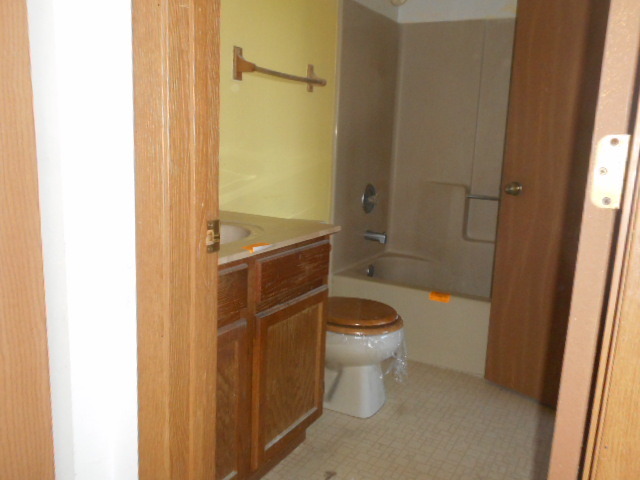 4035 Gregory Dr, Zion, IL 60099 photo 8