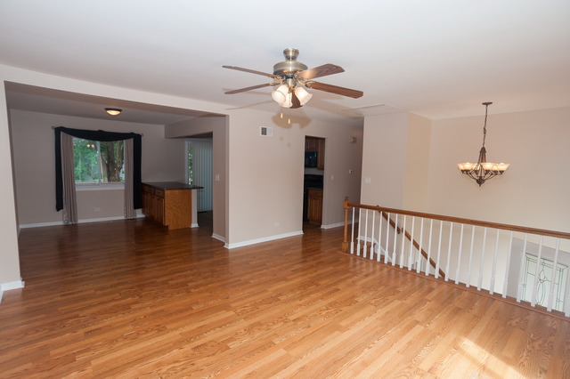 828 Grant St, Bartlett, IL 60103 photo 4