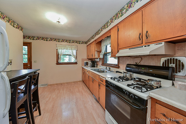 1111 S Sumner St, Wheaton, IL 60189 photo 4