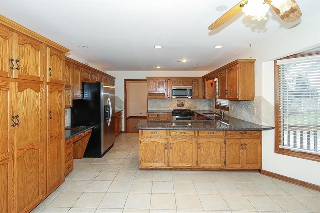 1640 Charlemagne Dr, Hoffman Estates, IL 60192 photo 7
