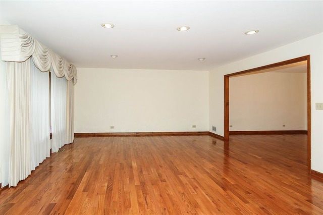 1640 Charlemagne Dr, Hoffman Estates, IL 60192 photo 3