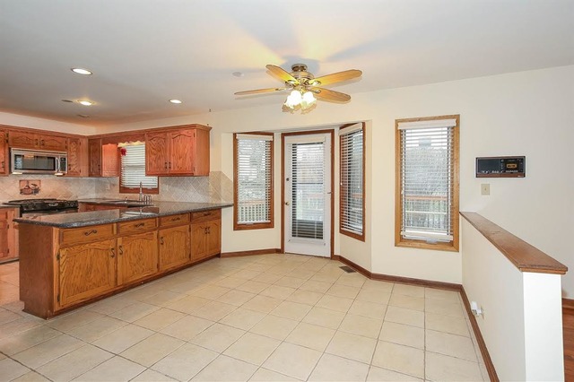 1640 Charlemagne Dr, Hoffman Estates, IL 60192 photo 9