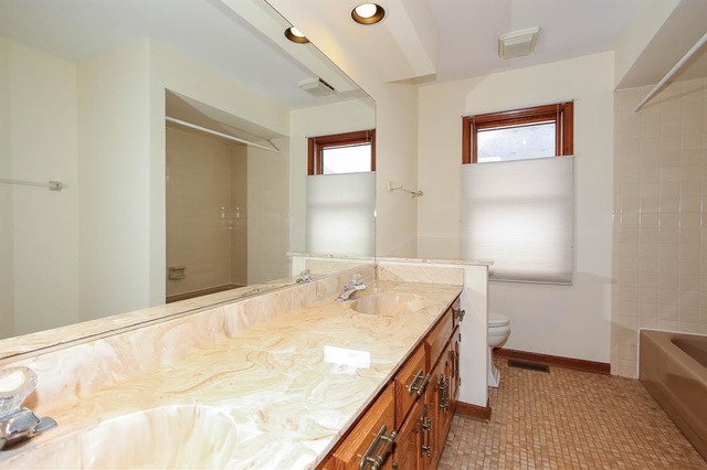 1640 Charlemagne Dr, Hoffman Estates, IL 60192 photo 18