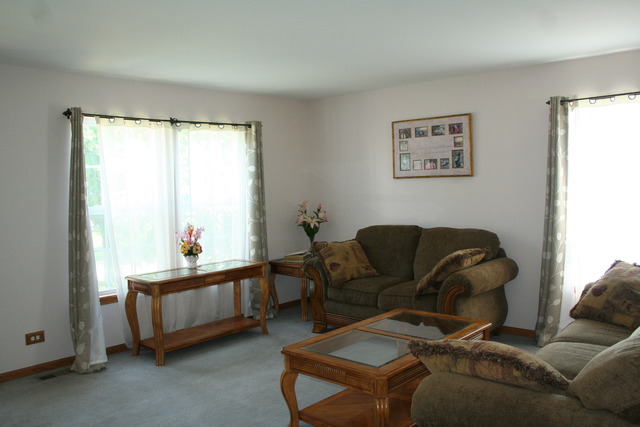 2105 Hemlock Dr, Mchenry, IL 60050 photo 3