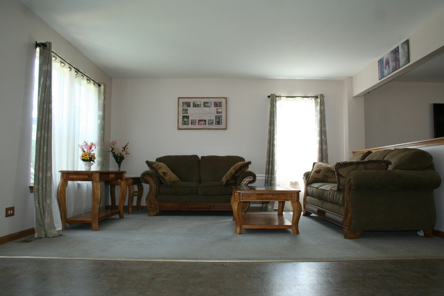 2105 Hemlock Dr, Mchenry, IL 60050 photo 2