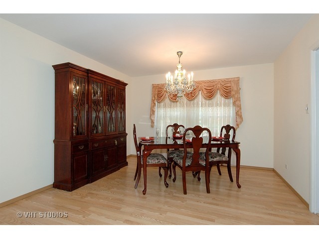 1920 Chippendale Rd, Hoffman Estates, IL 60169 photo 4