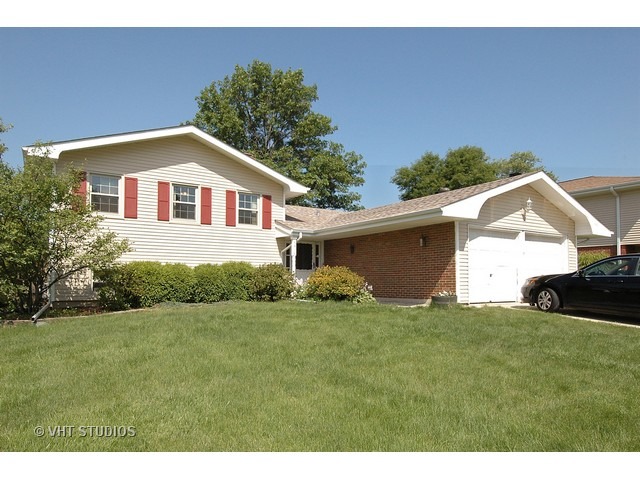 1920 Chippendale Rd, Hoffman Estates, IL 60169 photo 1