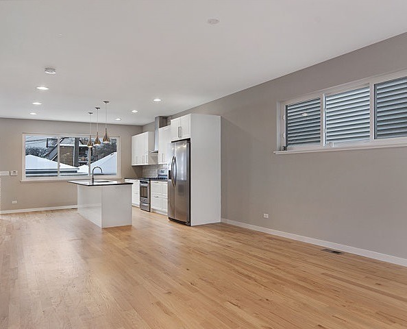 3244 S Carpenter St, Chicago, IL 60608 photo 2