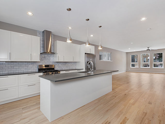 3244 S Carpenter St, Chicago, IL 60608 photo 3