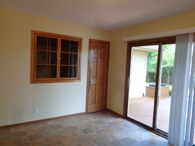 405 Forest View Dr, Genoa, IL 60135 photo 4