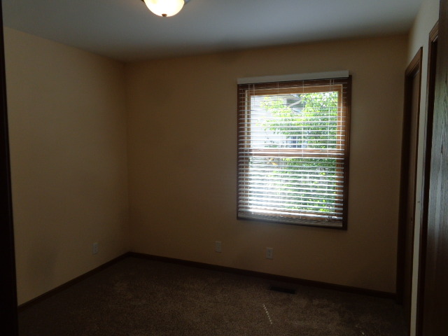 405 Forest View Dr, Genoa, IL 60135 photo 7