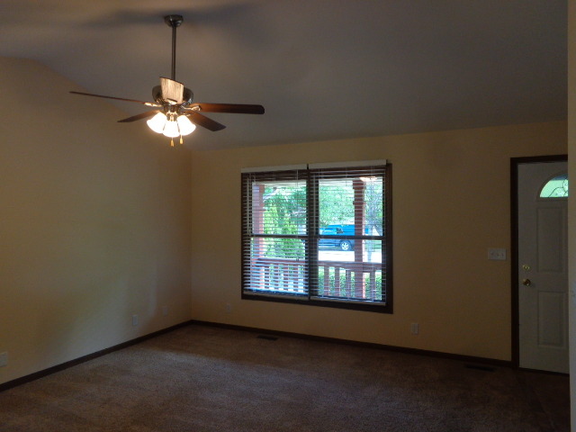 405 Forest View Dr, Genoa, IL 60135 photo 2