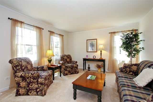 17570 Hawk Ct, Gurnee, IL 60031 photo 2