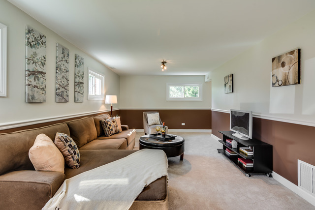 755 Milton Ln, Hoffman Estates, IL 60169 photo 23