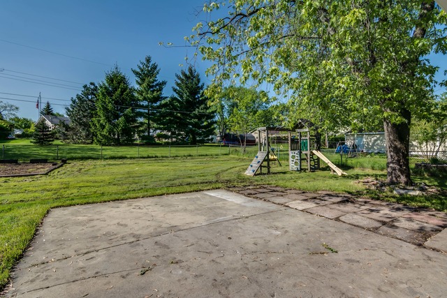 755 Milton Ln, Hoffman Estates, IL 60169 photo 24