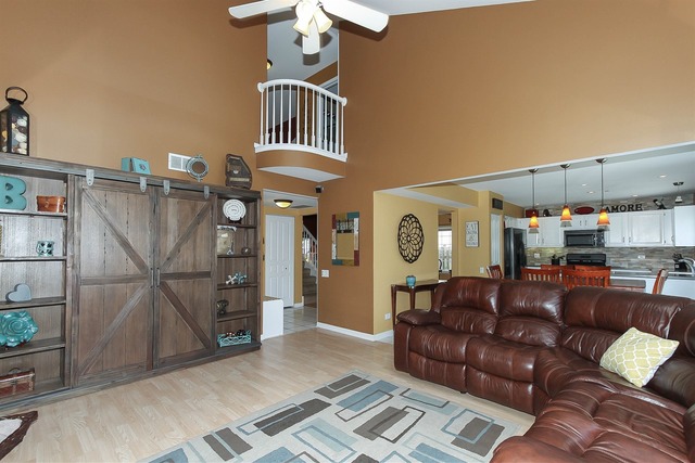413 Monarch Birch Ln, Bartlett, IL 60103 photo 3