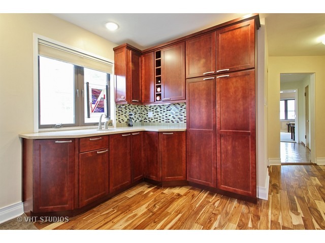 2055 Sherwin Ave, Des Plaines, IL 60018 photo 3