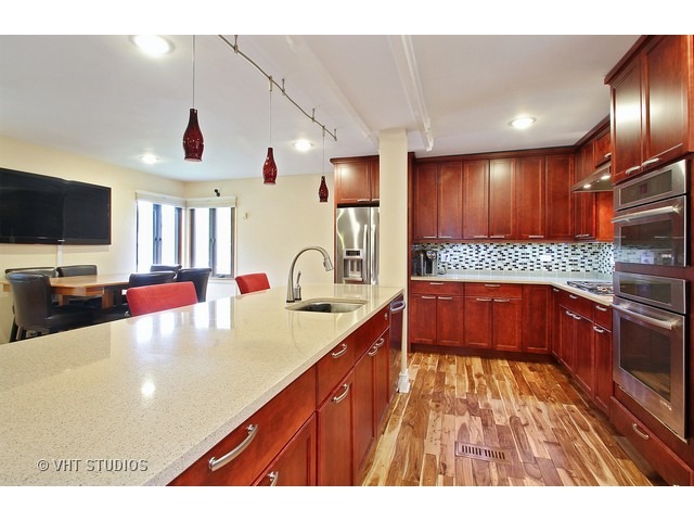 2055 Sherwin Ave, Des Plaines, IL 60018 photo 2