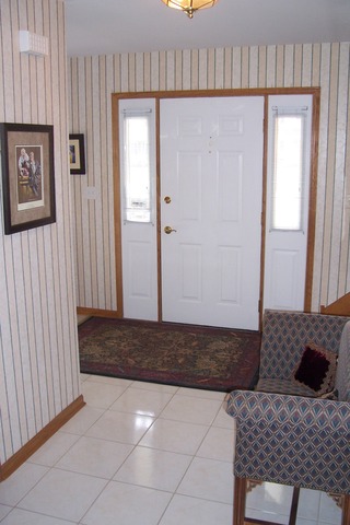 193 Wilcox Dr, Bartlett, IL 60103 photo 2