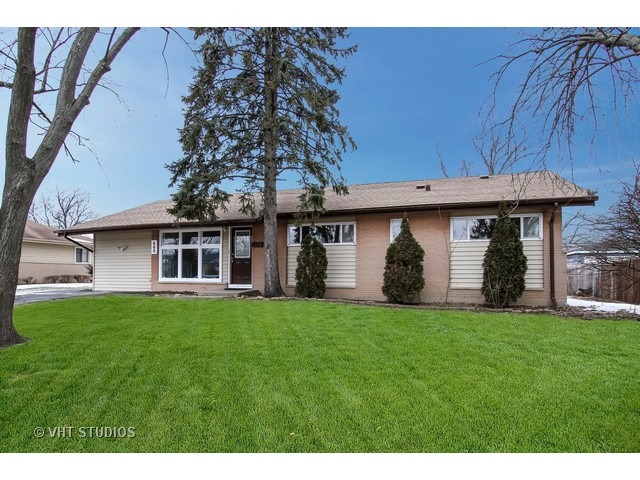 660 Illinois Blvd, Hoffman Estates, IL 60169 photo 1