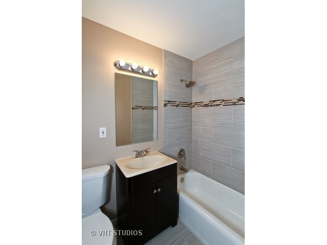 660 Illinois Blvd, Hoffman Estates, IL 60169 photo 10