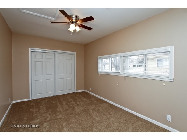 660 Illinois Blvd, Hoffman Estates, IL 60169 photo 8