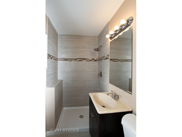 660 Illinois Blvd, Hoffman Estates, IL 60169 photo 7