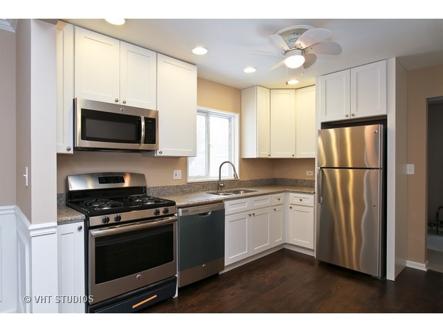 660 Illinois Blvd, Hoffman Estates, IL 60169 photo 3