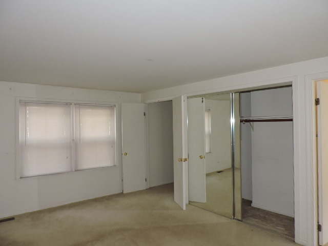 2085 Sutherland Pl, Hoffman Estates, IL 60195 photo 12