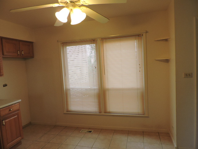 2085 Sutherland Pl, Hoffman Estates, IL 60195 photo 6