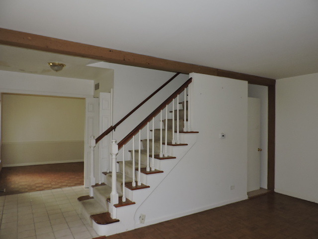 2085 Sutherland Pl, Hoffman Estates, IL 60195 photo 3
