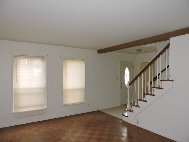 2085 Sutherland Pl, Hoffman Estates, IL 60195 photo 2