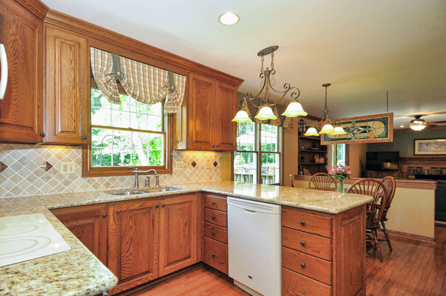 5041 Adele Dr, Gurnee, IL 60031 photo 5