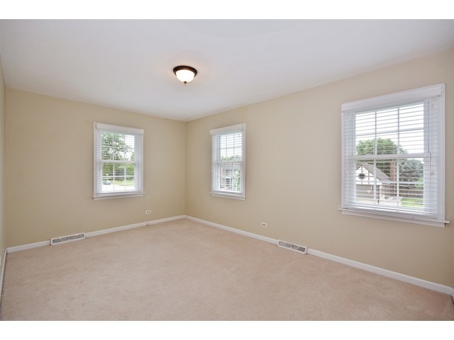 2001 Somerset Ln, Wheaton, IL 60189 photo 16
