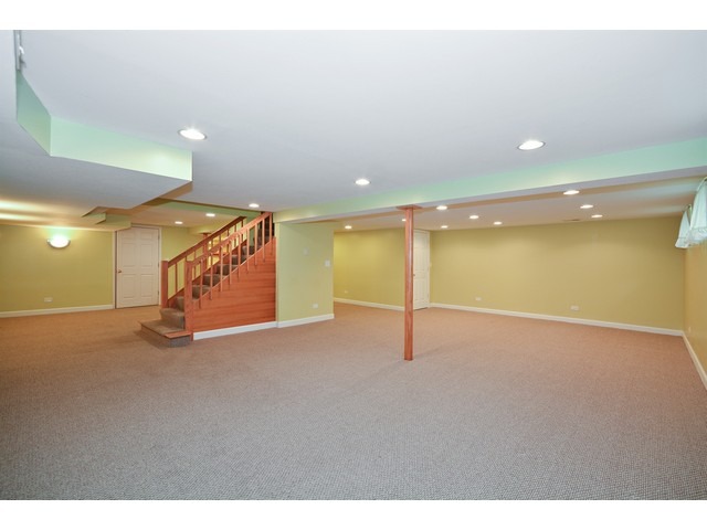 2001 Somerset Ln, Wheaton, IL 60189 photo 18